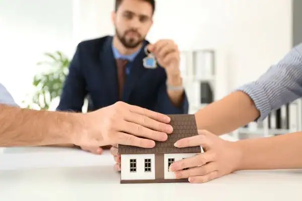 Couple arguing over property in divorce mediation Plymouth